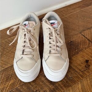 Nike Court Legacy Lift Sneakers